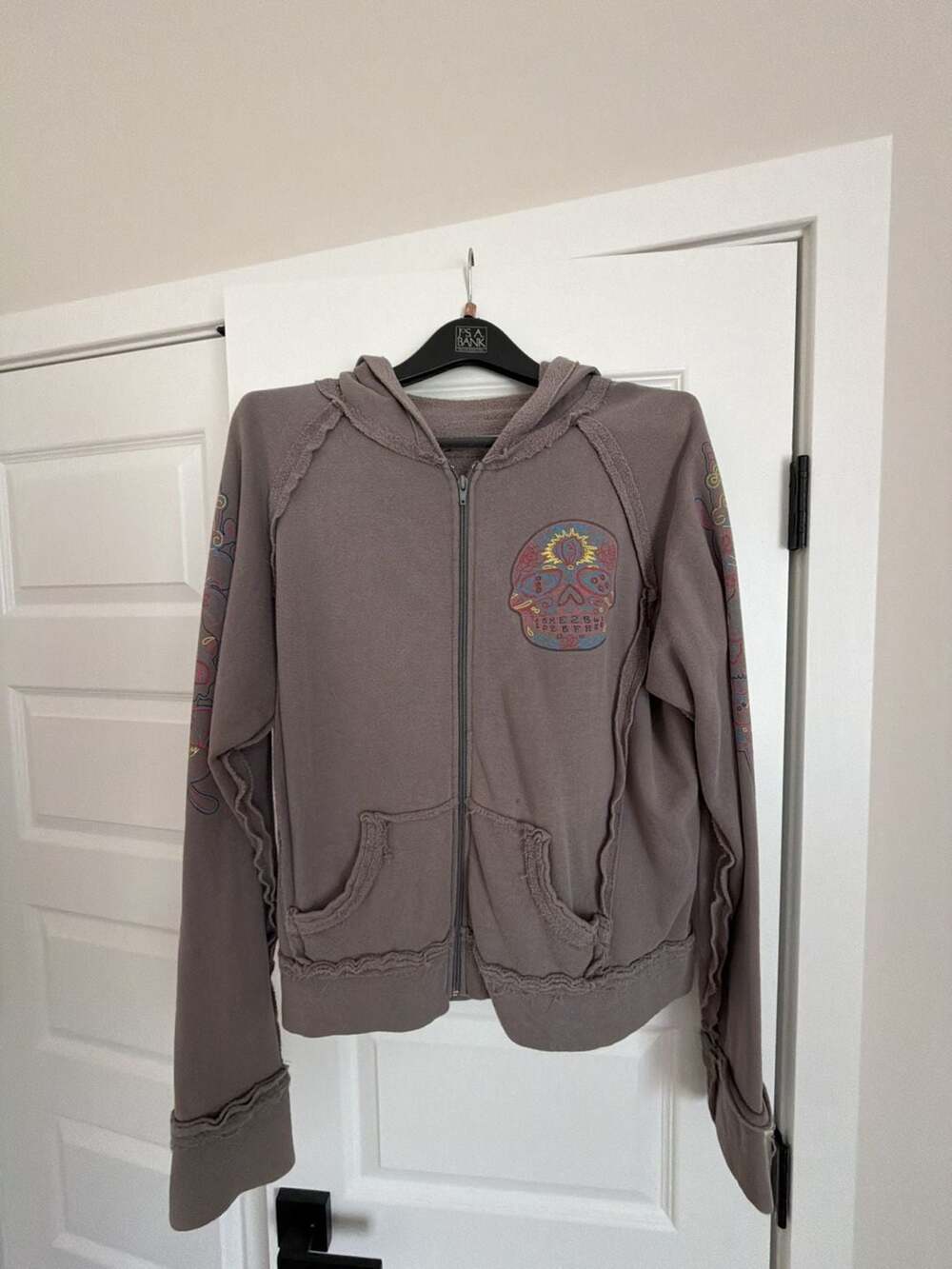 2B Free Women's Gray Zip-Up Hoodie with Graphic Skull Design and Raw Edge Detail
